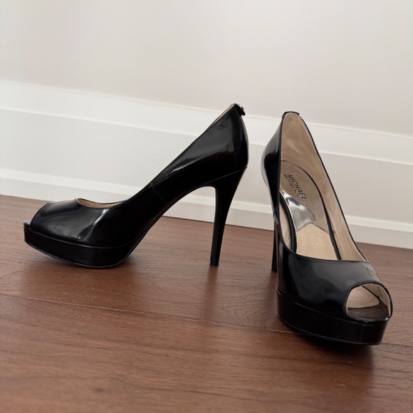 Michael Kors black patent platform peep-toe pumps - Picture 5 of 5